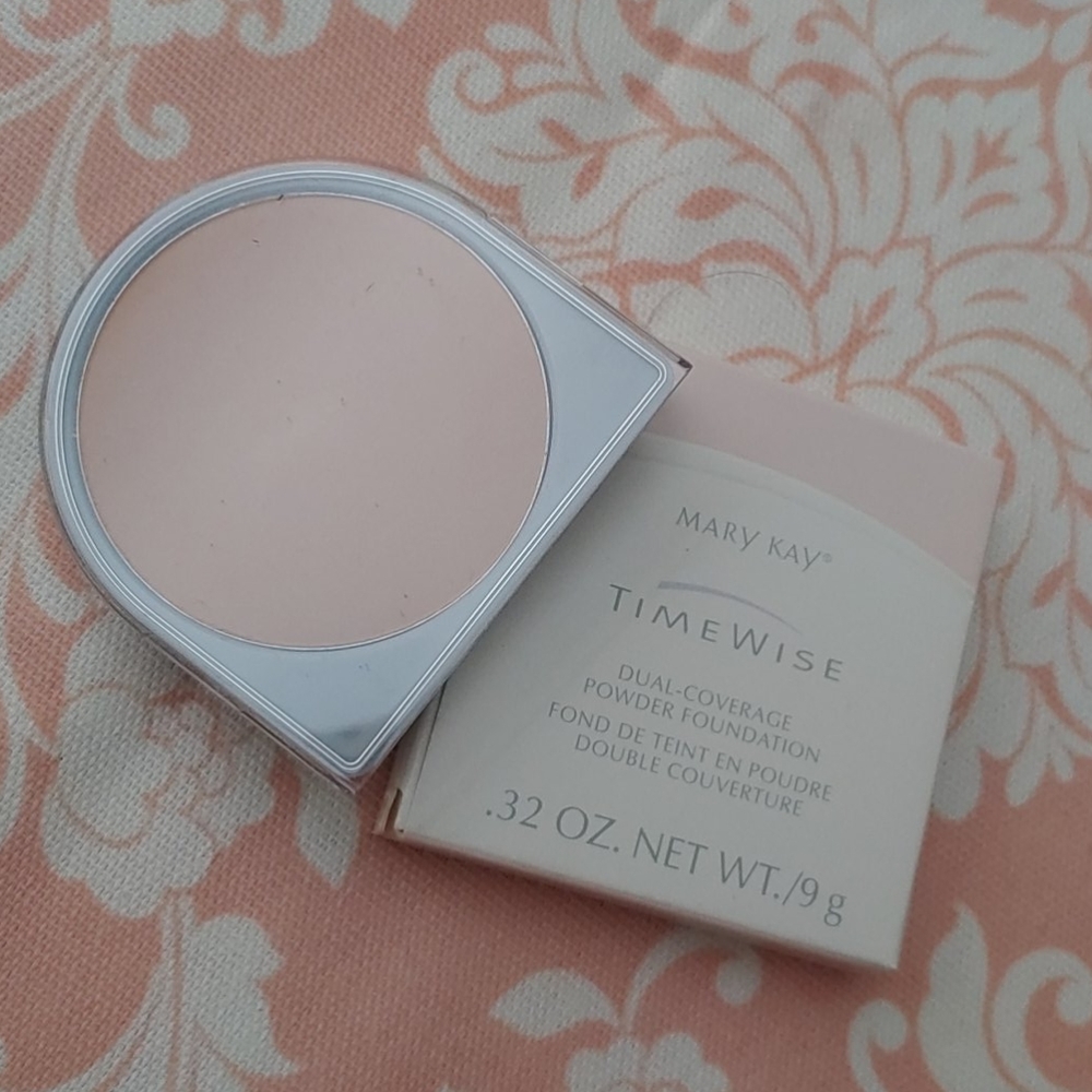 Mary Kay TimeWise dual coverage powder foundation